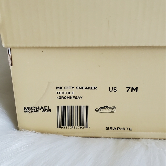 Michael Kors Sneaker Size 7 ♥️ - Picture 10 of 11